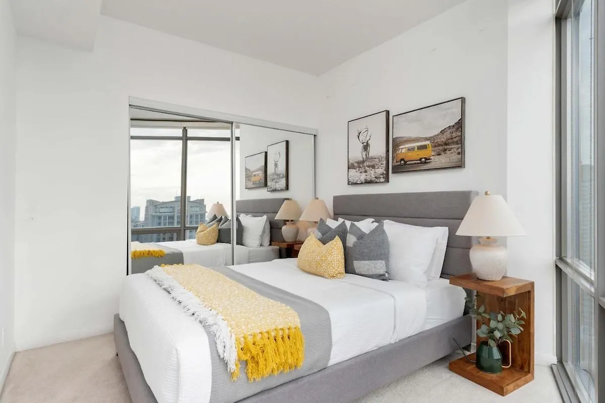 Lux Sub-Penthouse W Panoramic & Cn Tower Views Apartment Toronto