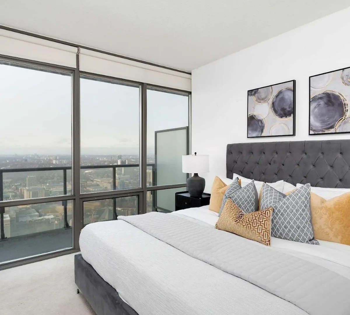 Lux Sub-Penthouse W Panoramic & Cn Tower Views Apartment Toronto