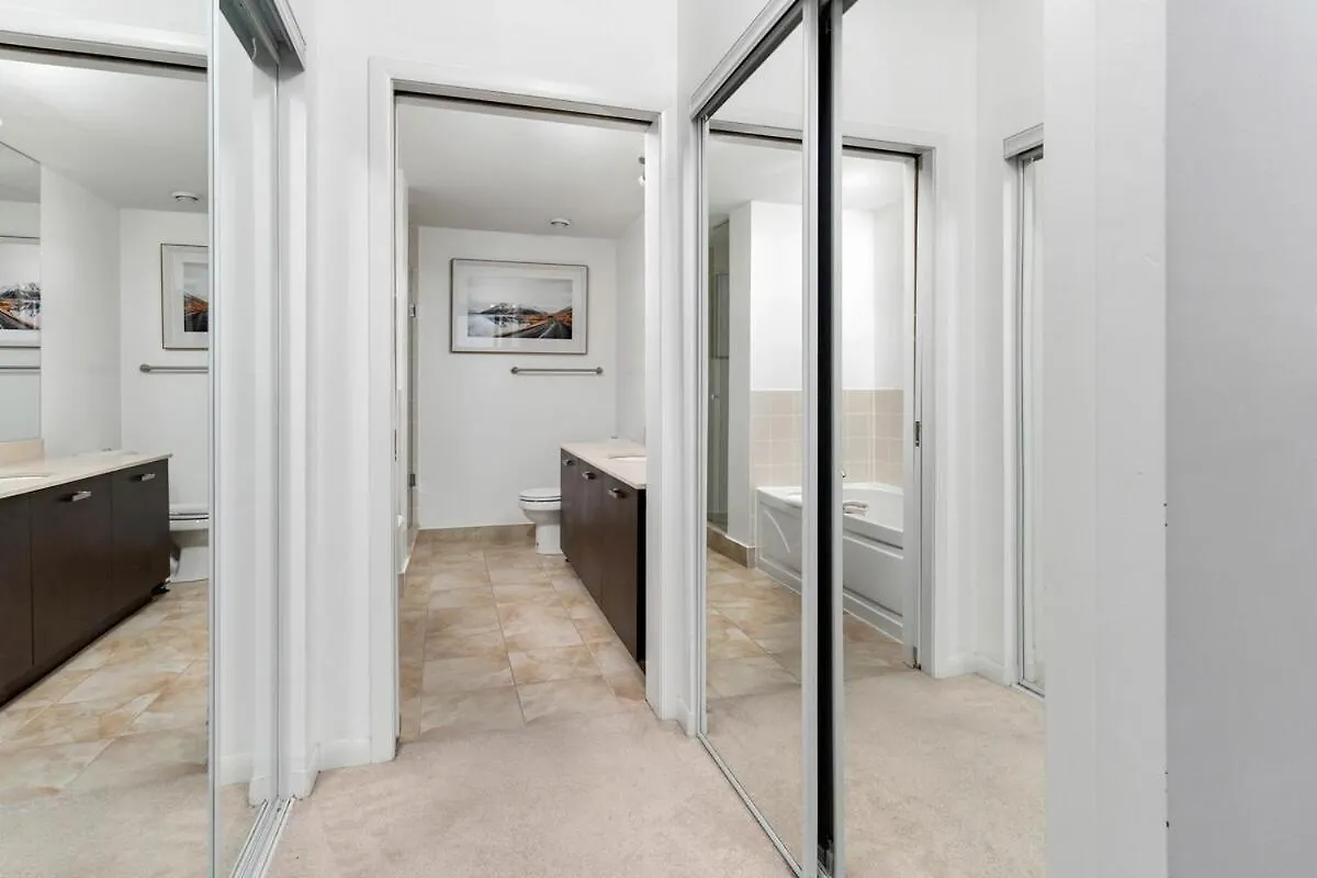 Lux Sub-Penthouse W Panoramic & Cn Tower Views Apartment Toronto