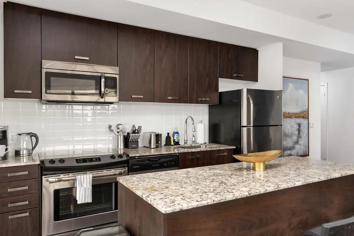 Lux Sub-Penthouse W Panoramic & Cn Tower Views Apartment Toronto